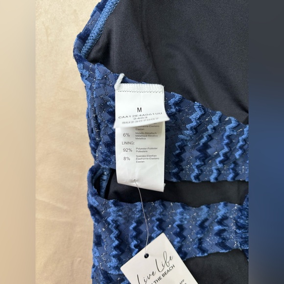 Women’s One Piece Navy Textured Velvet Cris Cross Back Size Large Bin I - Picture 5 of 6